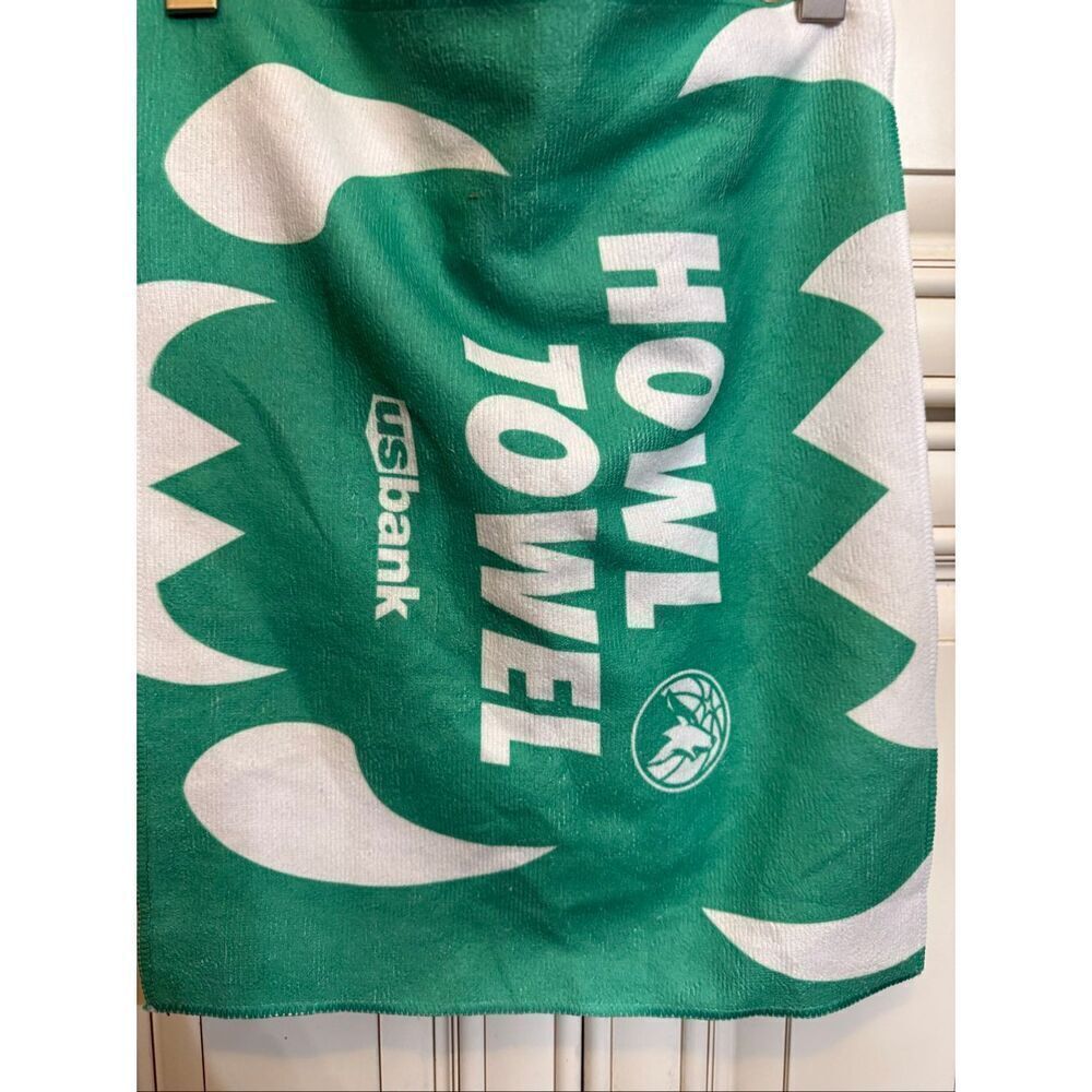 Minnesota Timberwolves SCARCE 2022 SGA US Bank Howl Towel Green White OS NWOT